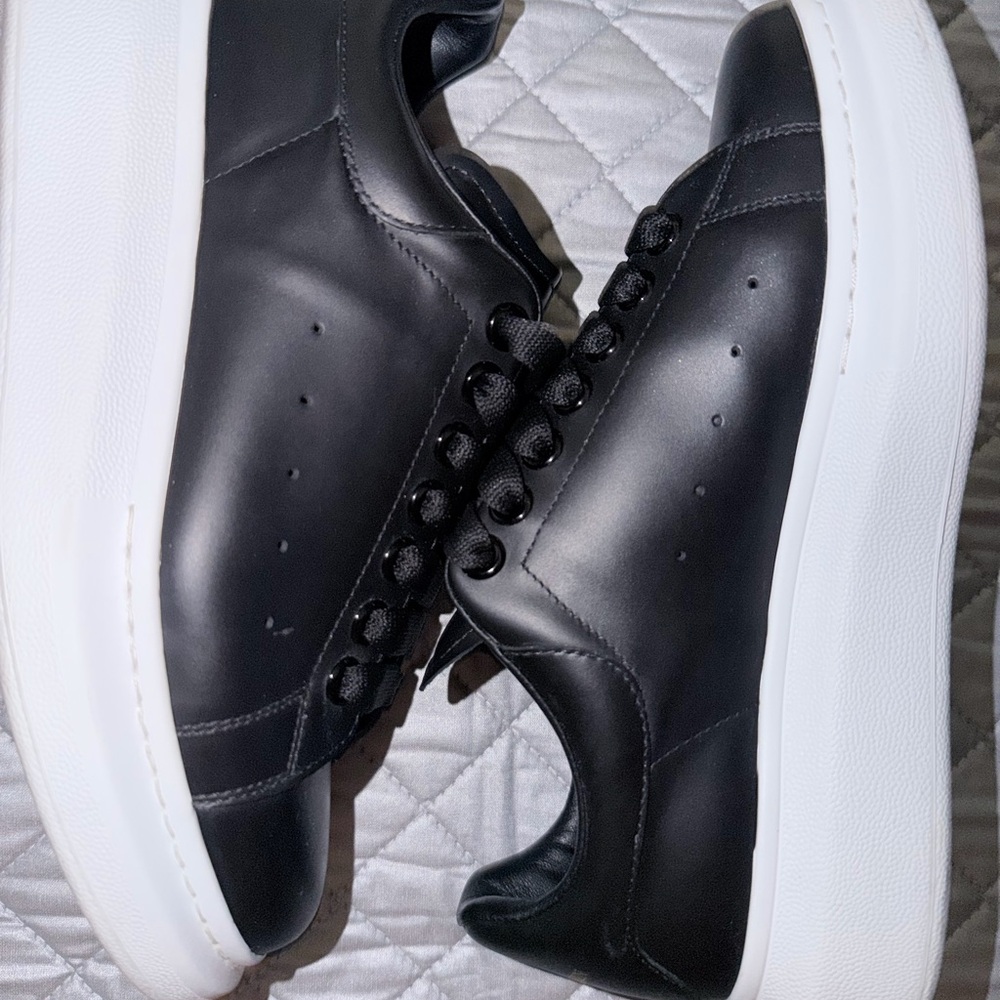 Alexander Mcqueen Black Leather Low-Top Sneakers with White Platform Sole